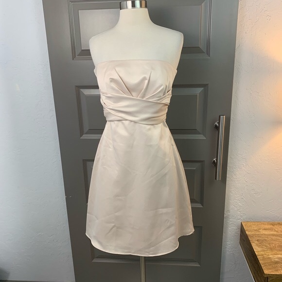 White House Black Market Dresses & Skirts - White House Black Market cream satin. Size 2
